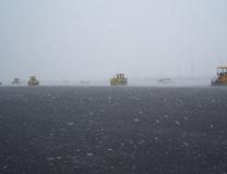 Wetterumschwung beim Asphaltieren am 3.11.2006
